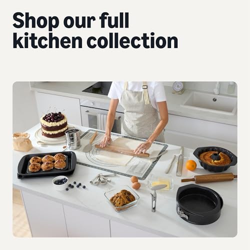 Complete bakeware set with lids