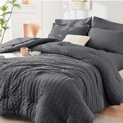 HYMOKEGE 7 Piece King Size Seersucker Comforter Set in dark grey
